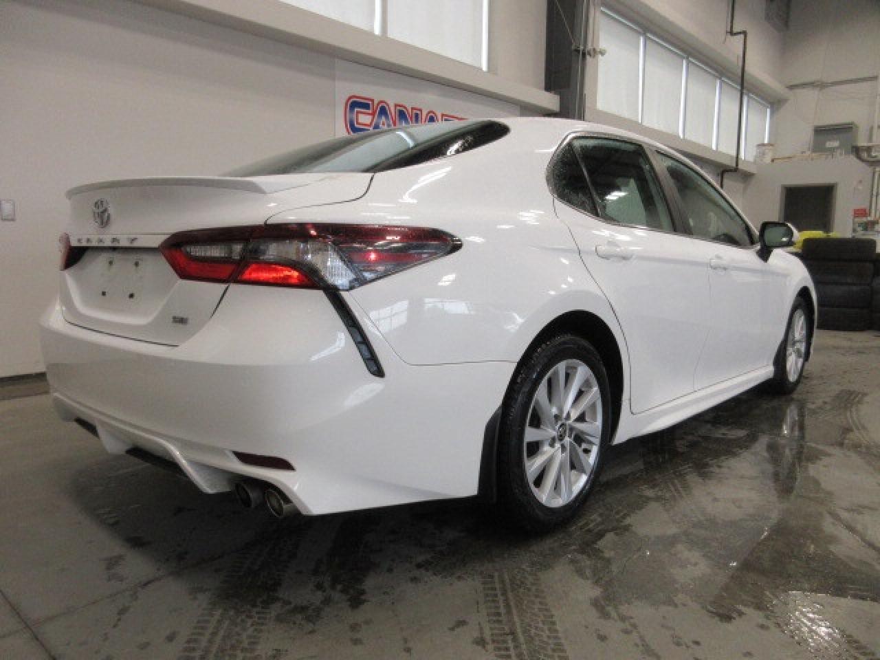 2021 Toyota Camry SE, AUTO, A/C, HTD. SEATS, BT, ALLOYS, 97K! Photo