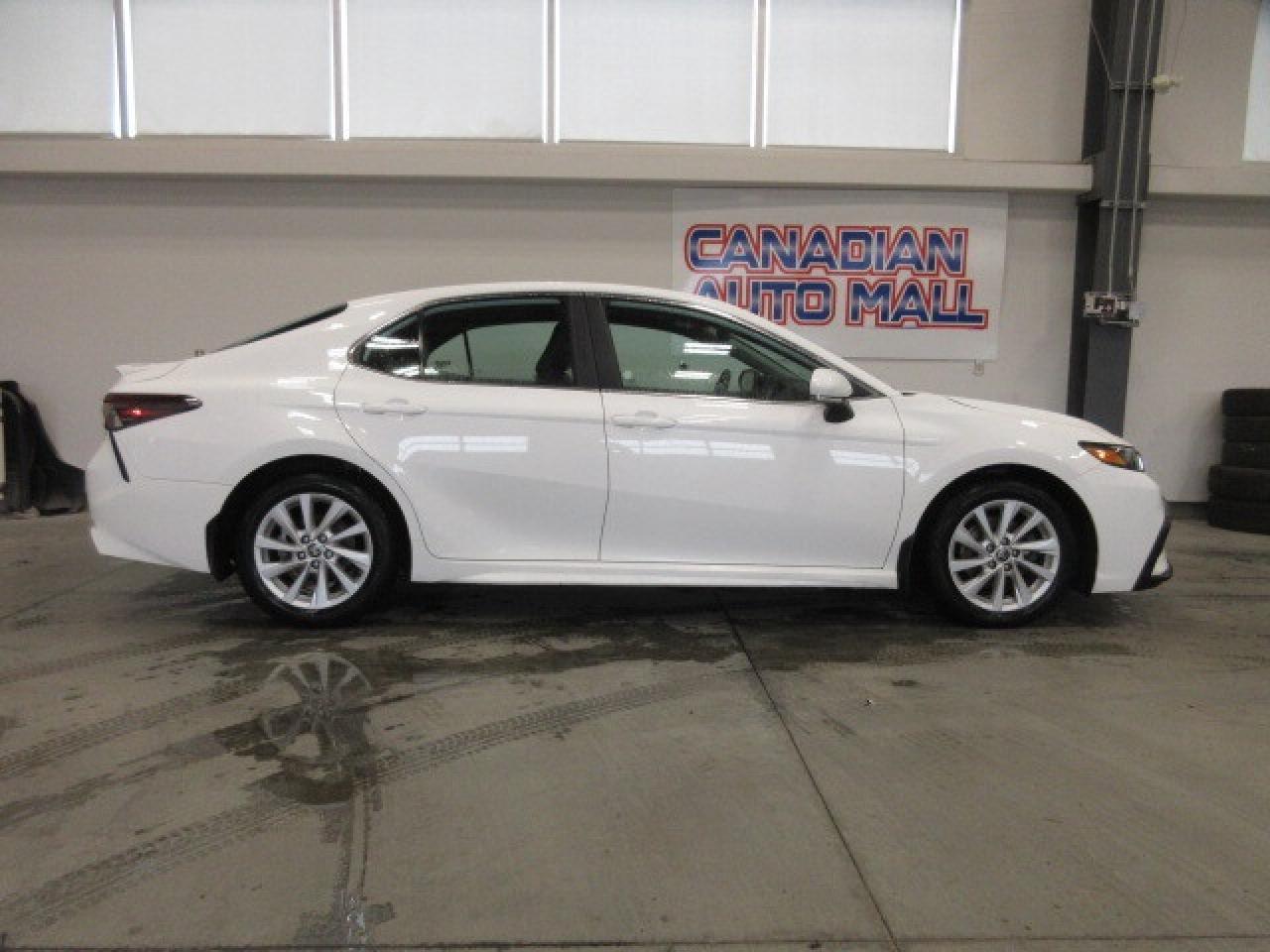 2021 Toyota Camry SE, AUTO, A/C, HTD. SEATS, BT, ALLOYS, 97K! Photo