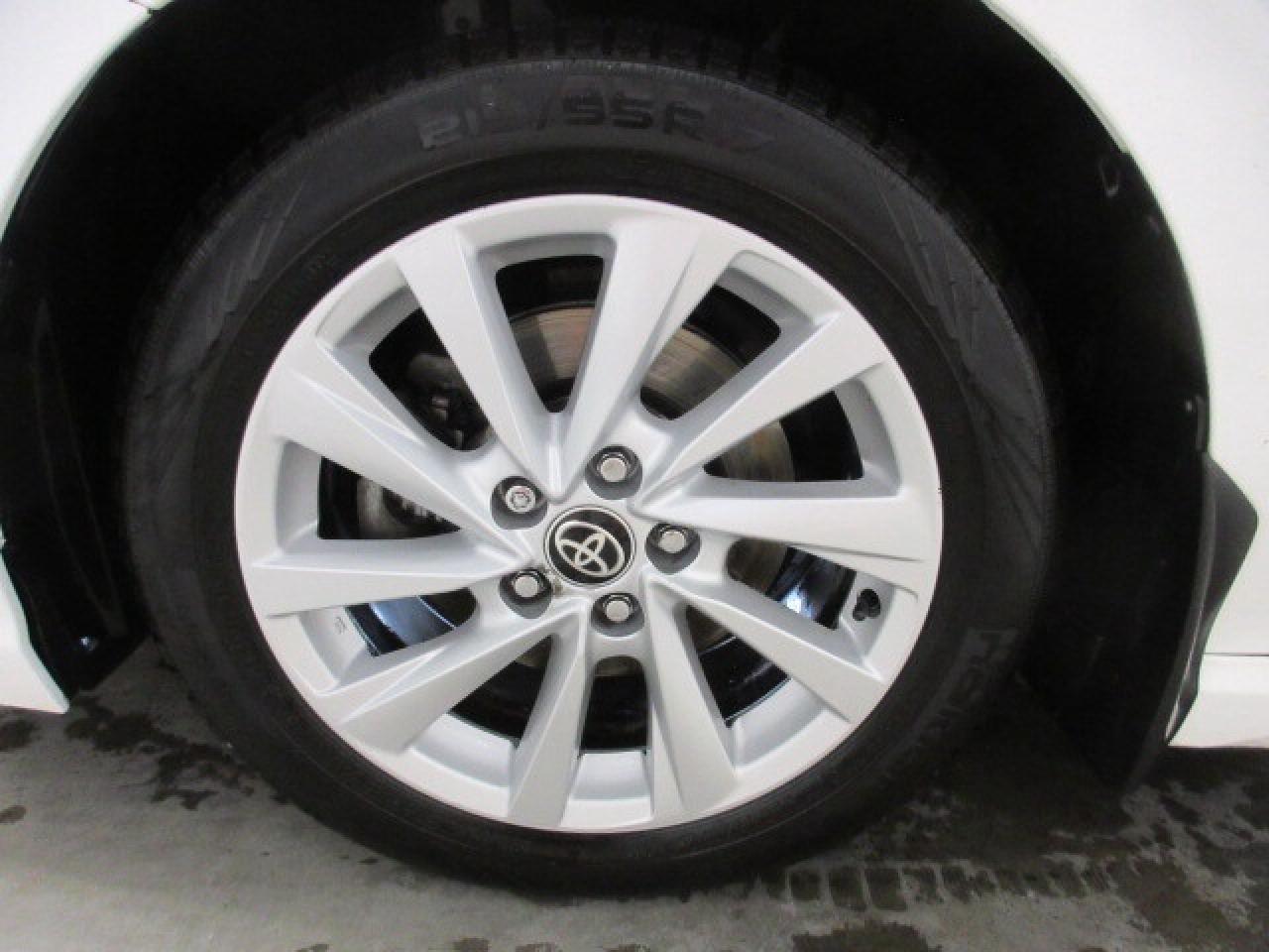 2021 Toyota Camry SE, AUTO, A/C, HTD. SEATS, BT, ALLOYS, 97K! Photo