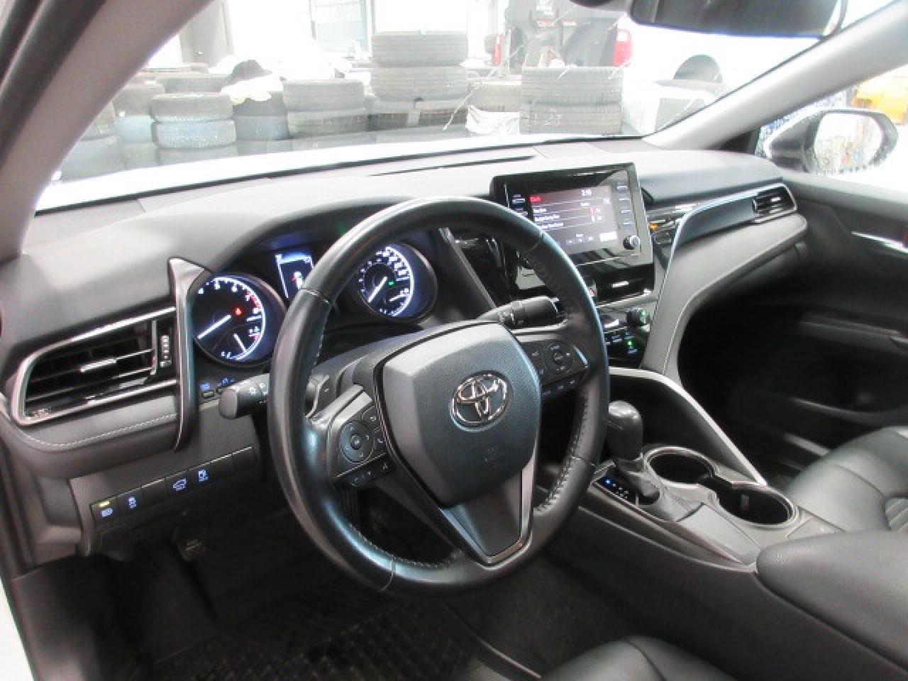 2021 Toyota Camry SE, AUTO, A/C, HTD. SEATS, BT, ALLOYS, 97K! Photo