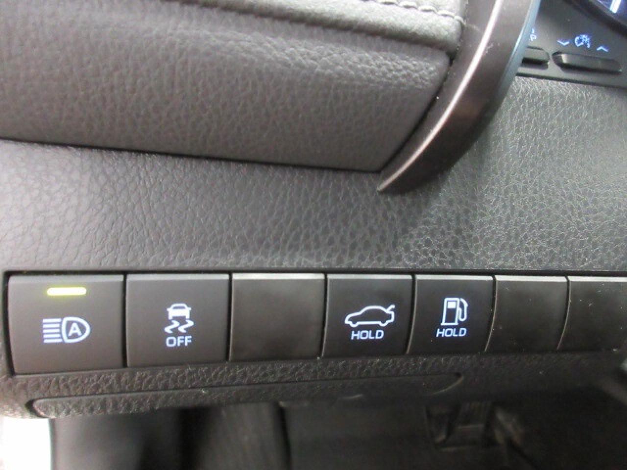 2021 Toyota Camry SE, AUTO, A/C, HTD. SEATS, BT, ALLOYS, 97K! Photo