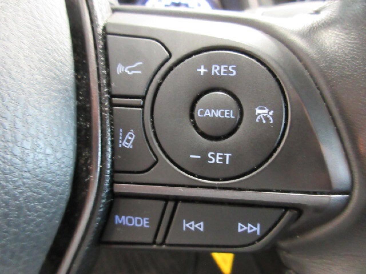 2021 Toyota Camry SE, AUTO, A/C, HTD. SEATS, BT, ALLOYS, 97K! Photo