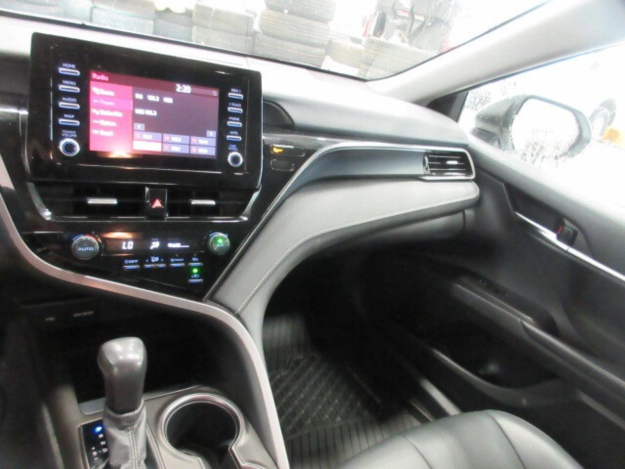 2021 Toyota Camry SE, AUTO, A/C, HTD. SEATS, BT, ALLOYS, 97K! Photo