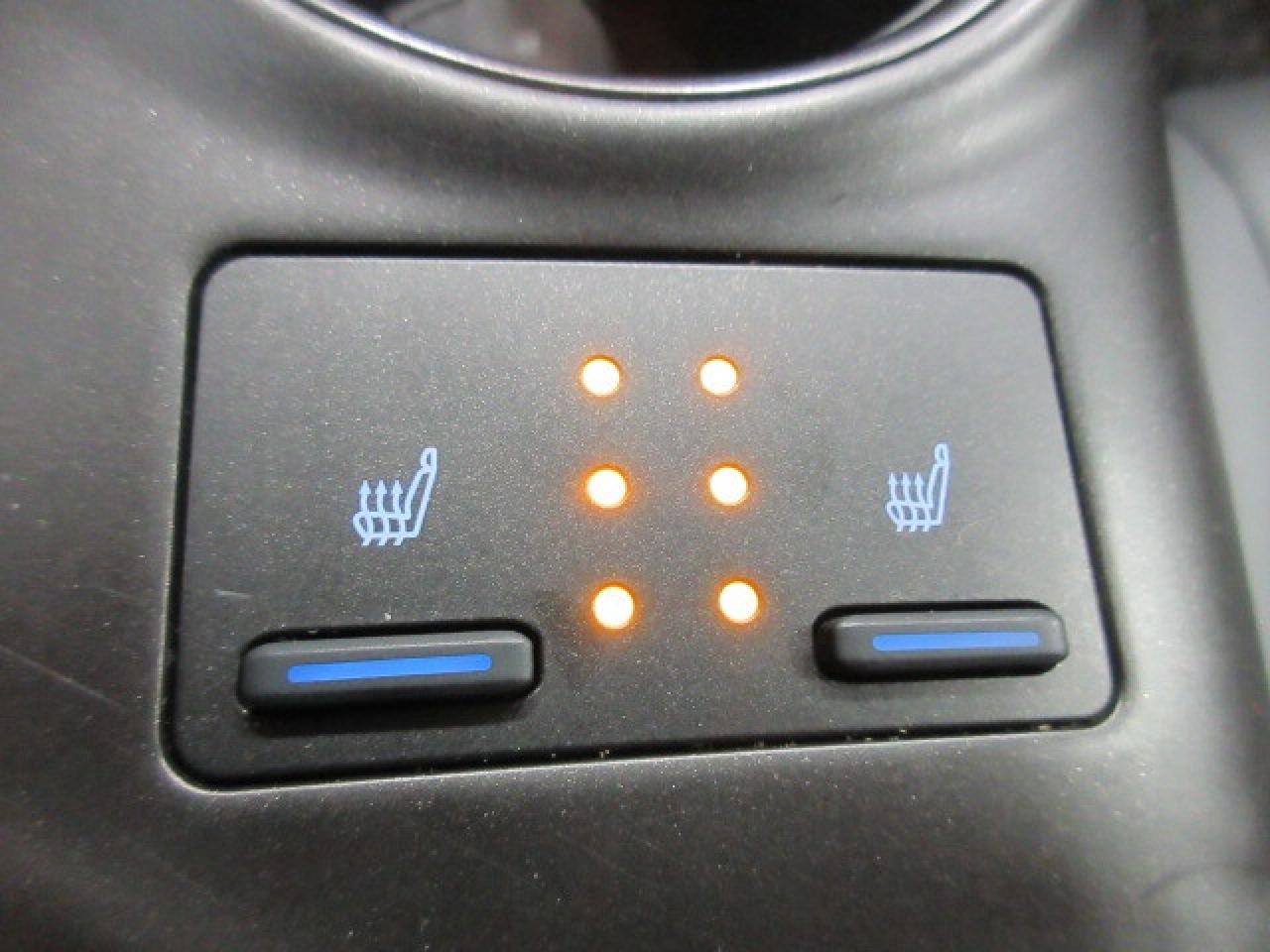 2021 Toyota Camry SE, AUTO, A/C, HTD. SEATS, BT, ALLOYS, 97K! Photo