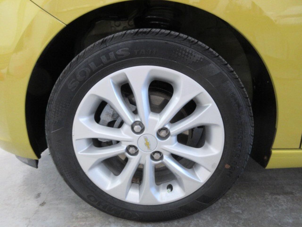 2022 Chevrolet Spark 2LT, ROOF, HTD. LEATHER, APPLE/ANDROID, 24K! Photo