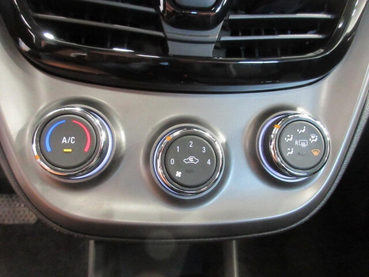 2022 Chevrolet Spark 2LT, ROOF, HTD. LEATHER, APPLE/ANDROID, 24K! Photo