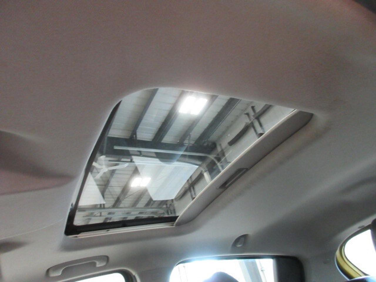 2022 Chevrolet Spark 2LT, ROOF, HTD. LEATHER, APPLE/ANDROID, 24K! Photo