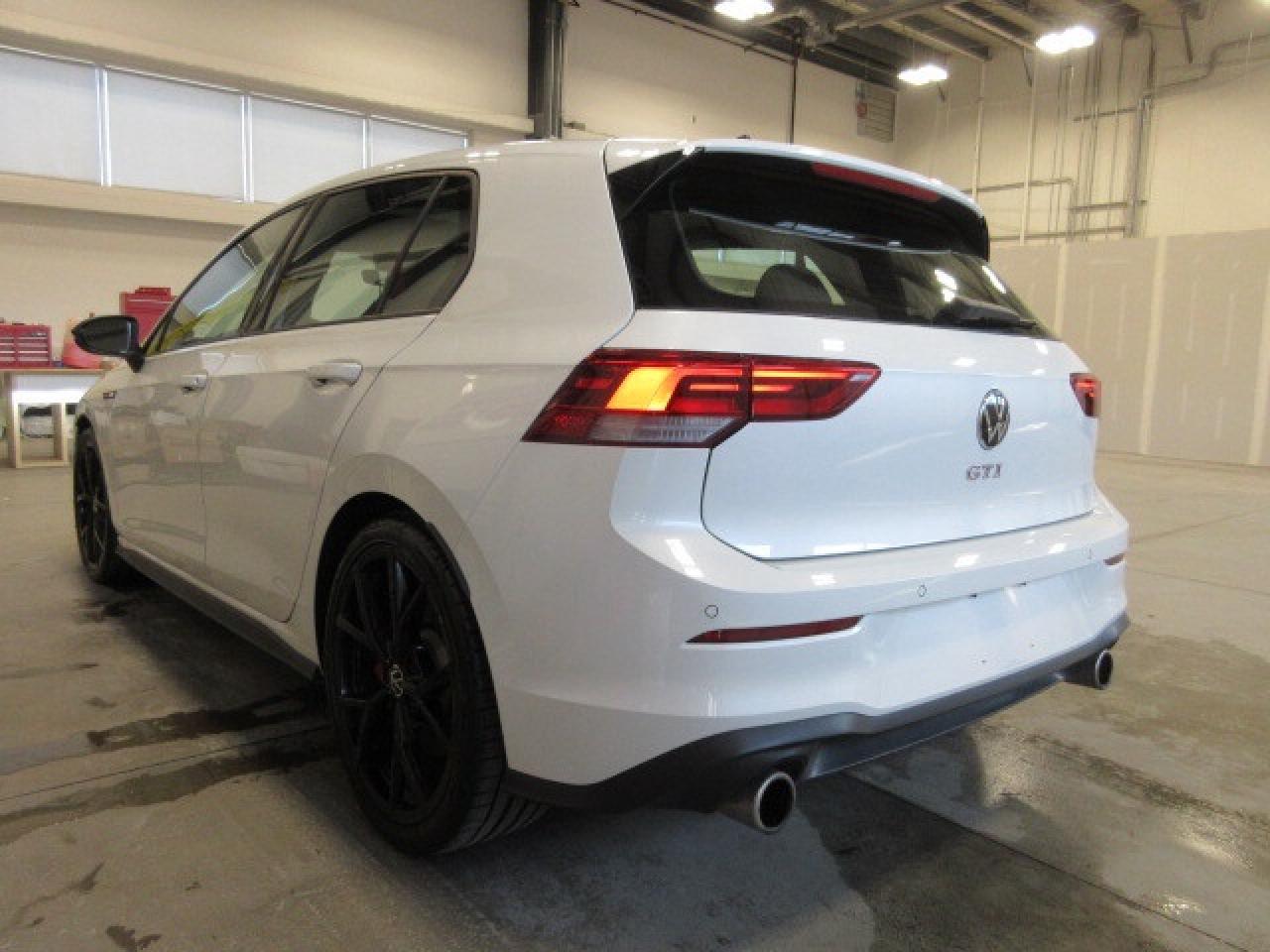 2024 Volkswagen Golf GTI GTI 380 AUTOBAHN, NAV, ROOF, APPLE/ANDROID, 31K! Photo