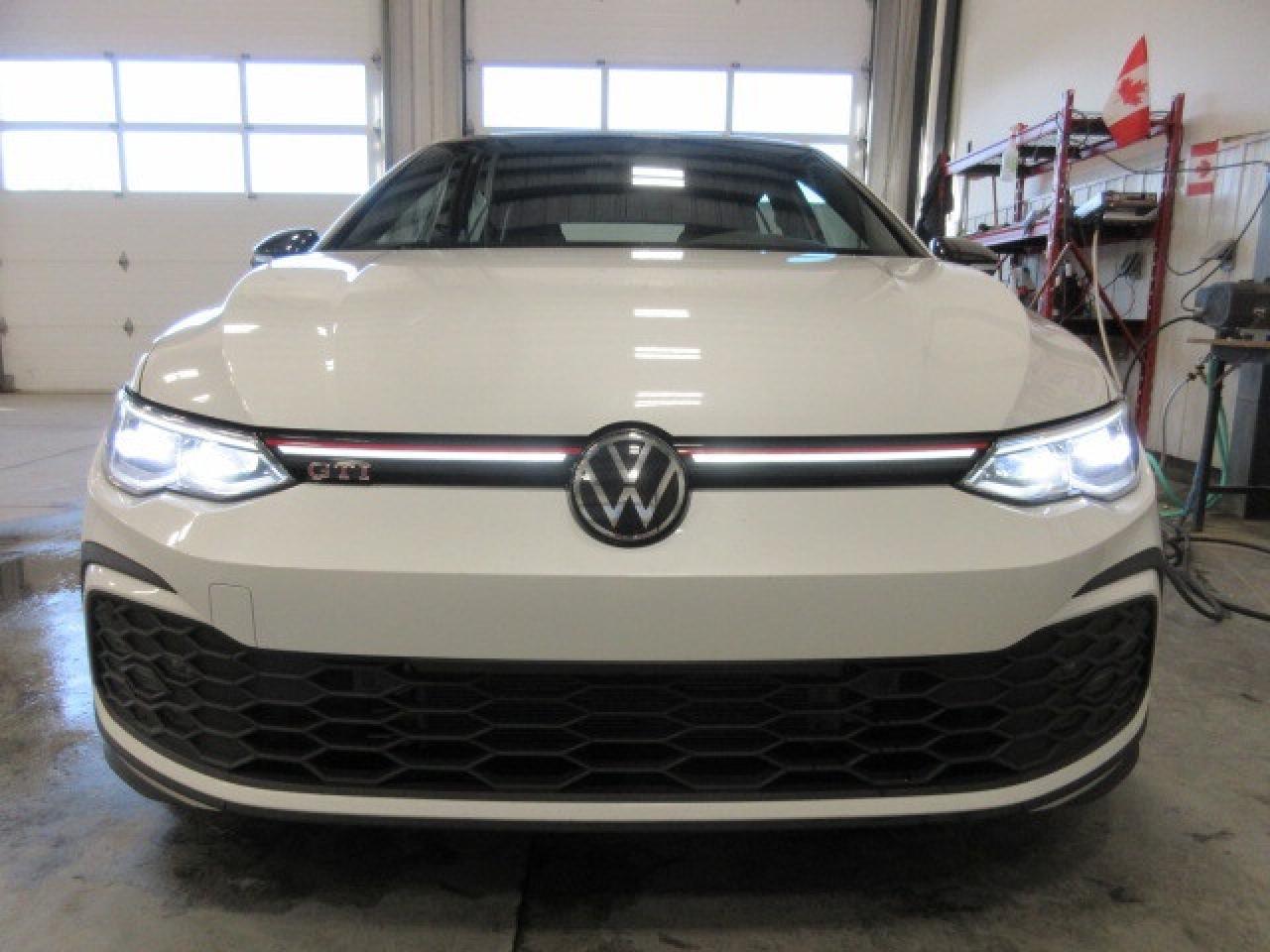 2024 Volkswagen Golf GTI GTI 380 AUTOBAHN, NAV, ROOF, APPLE/ANDROID, 31K! Photo2