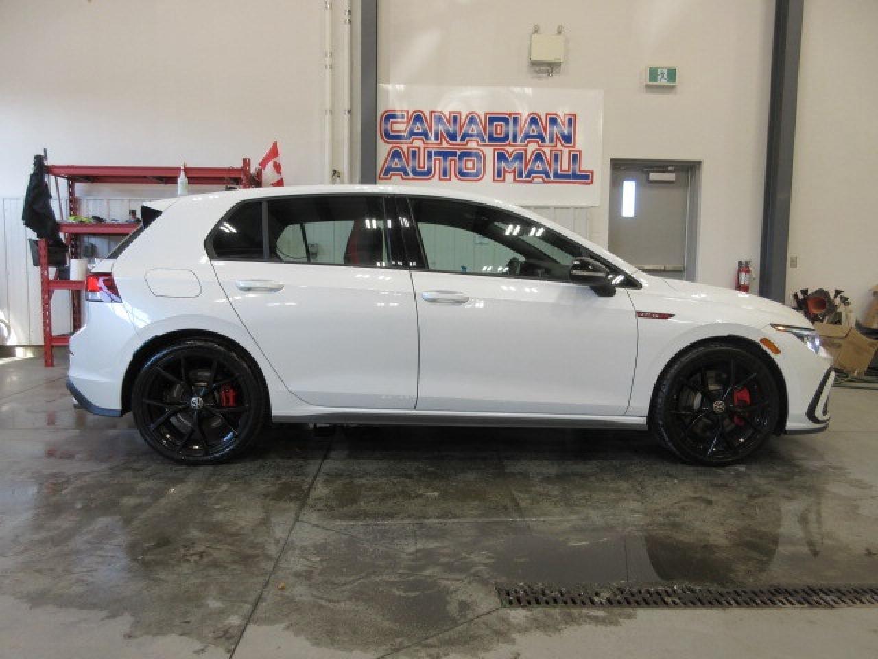 2024 Volkswagen Golf GTI GTI 380 AUTOBAHN, NAV, ROOF, APPLE/ANDROID, 31K! Photo