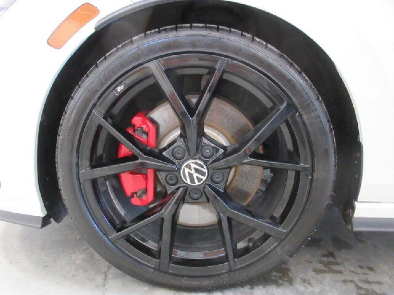 2024 Volkswagen Golf GTI GTI 380 AUTOBAHN, NAV, ROOF, APPLE/ANDROID, 31K! Photo