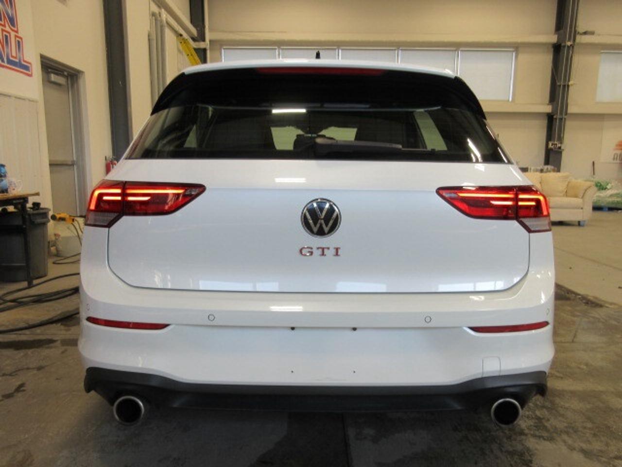 2024 Volkswagen Golf GTI GTI 380 AUTOBAHN, NAV, ROOF, APPLE/ANDROID, 31K! Photo