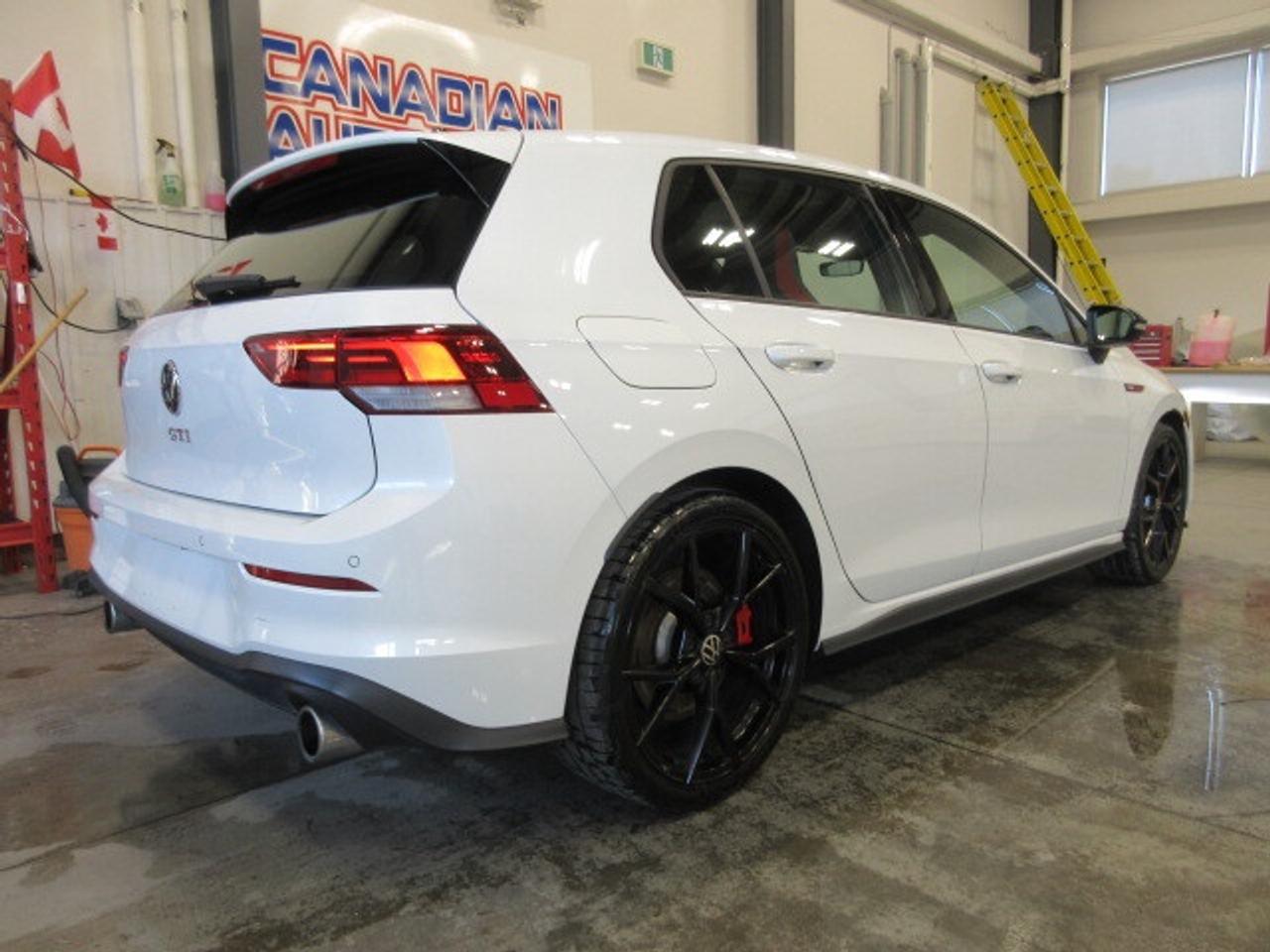 2024 Volkswagen Golf GTI GTI 380 AUTOBAHN, NAV, ROOF, APPLE/ANDROID, 31K! Photo