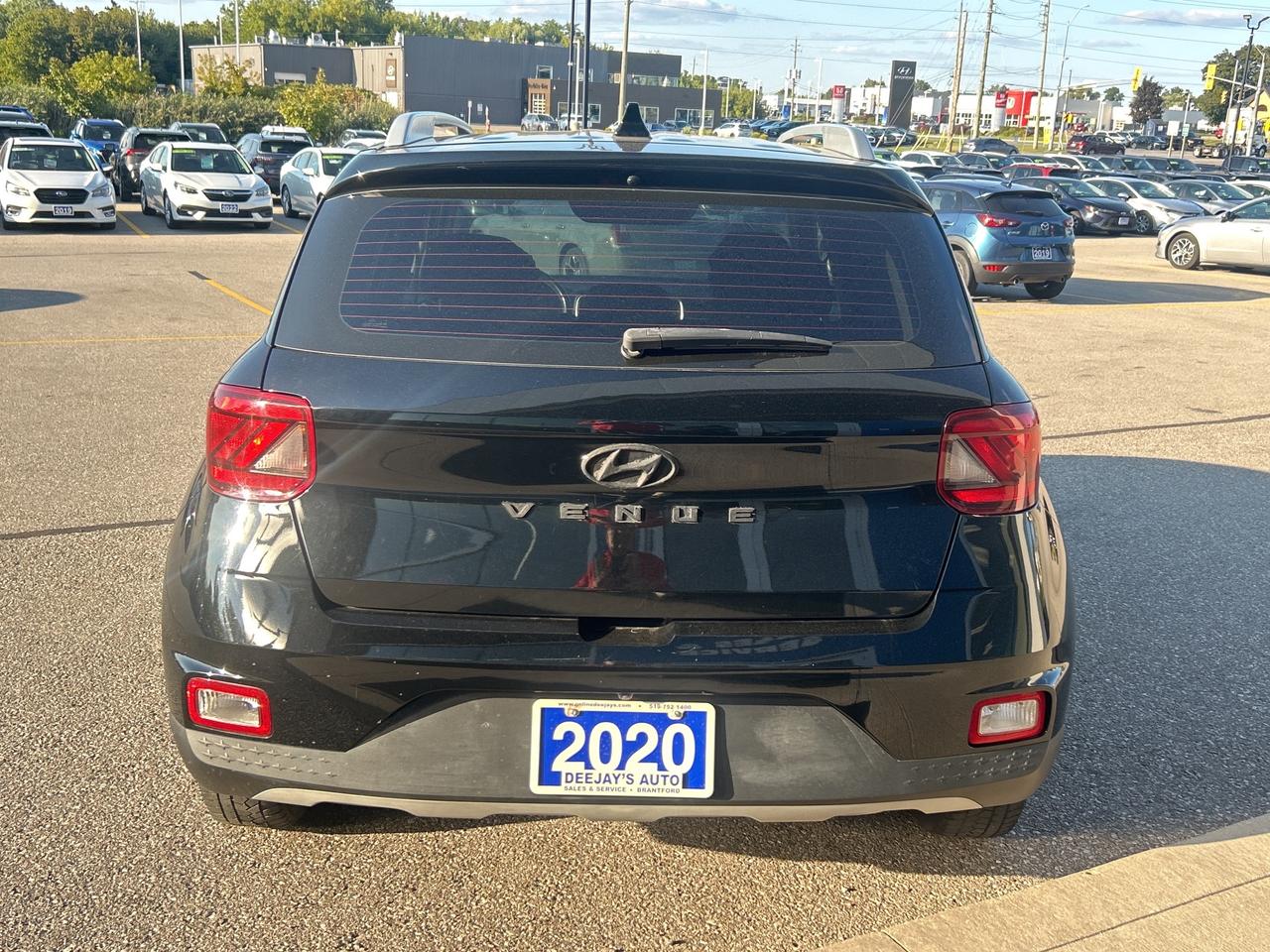 2020 Hyundai Venue Preferred IVT Photo3