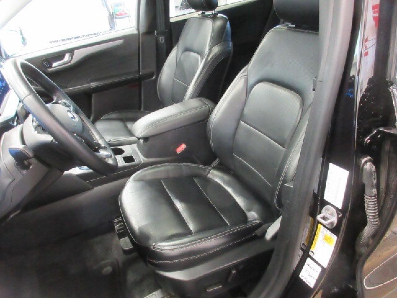 2024 Ford Escape PLATINUM AWD, NAV, ROOF, LEATHER, LOADED, 51K! Photo