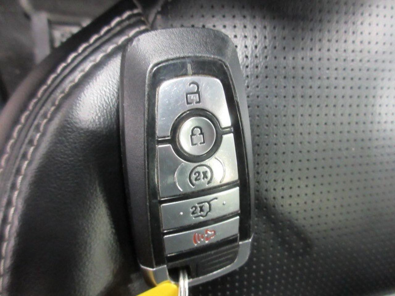 2024 Ford Escape PLATINUM AWD, NAV, ROOF, LEATHER, LOADED, 51K! Photo