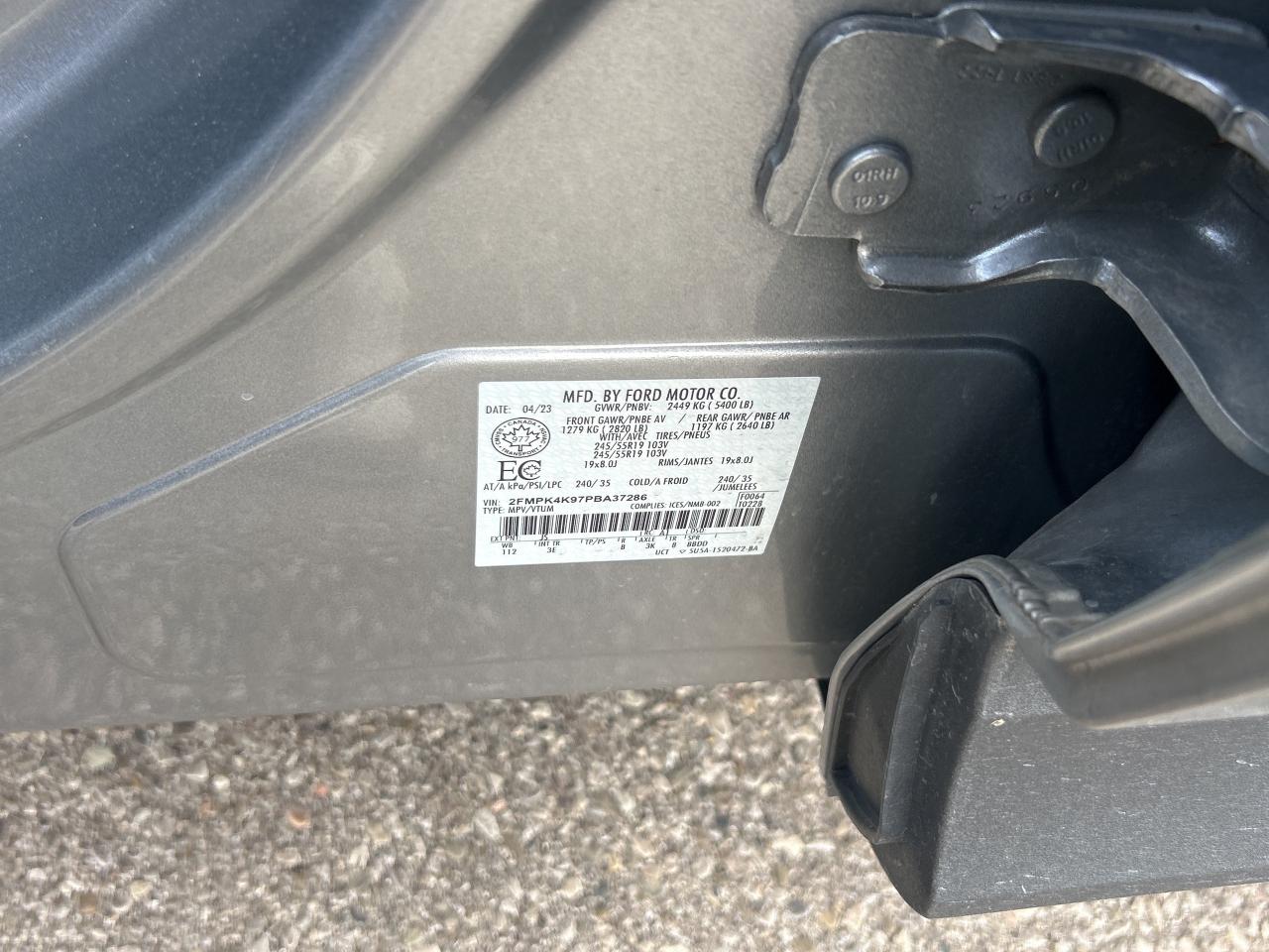 2023 Ford Edge Titanium   Panoramic Roof   Leather   Clean Carfax Photo