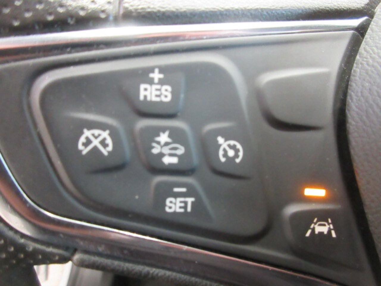 2021 Chevrolet Equinox LT AWD, ALLOYS, APPLE/ANDROID, HTD. SEATS, 62K! Photo