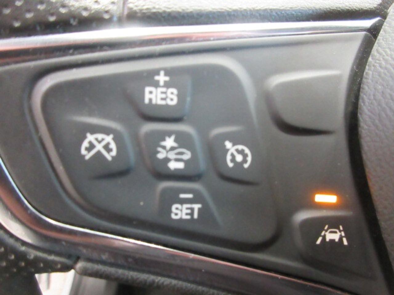 2021 Chevrolet Equinox LT AWD, ALLOYS, APPLE/ANDROID, HTD. SEATS, 62K! Photo