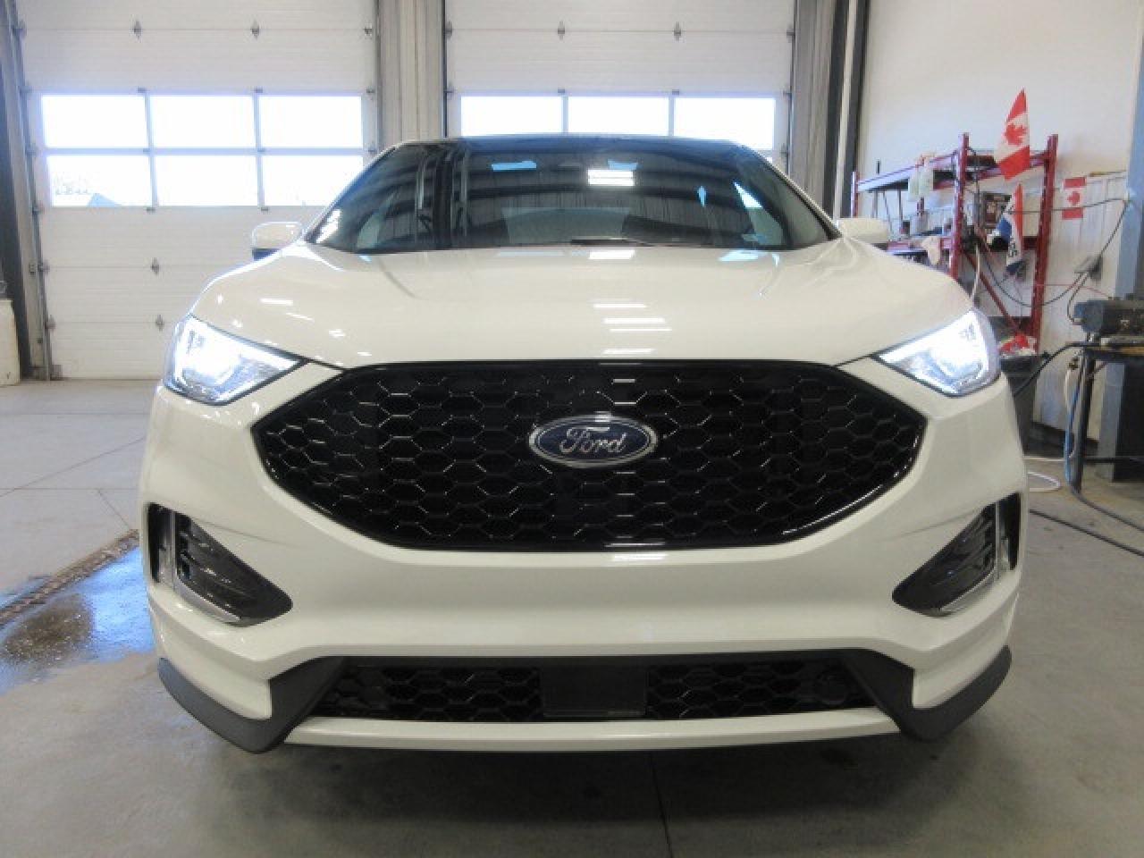 2021 Ford Edge ST LINE AWD, NAV, ROOF, LEATHER, JUST 49K! Photo2