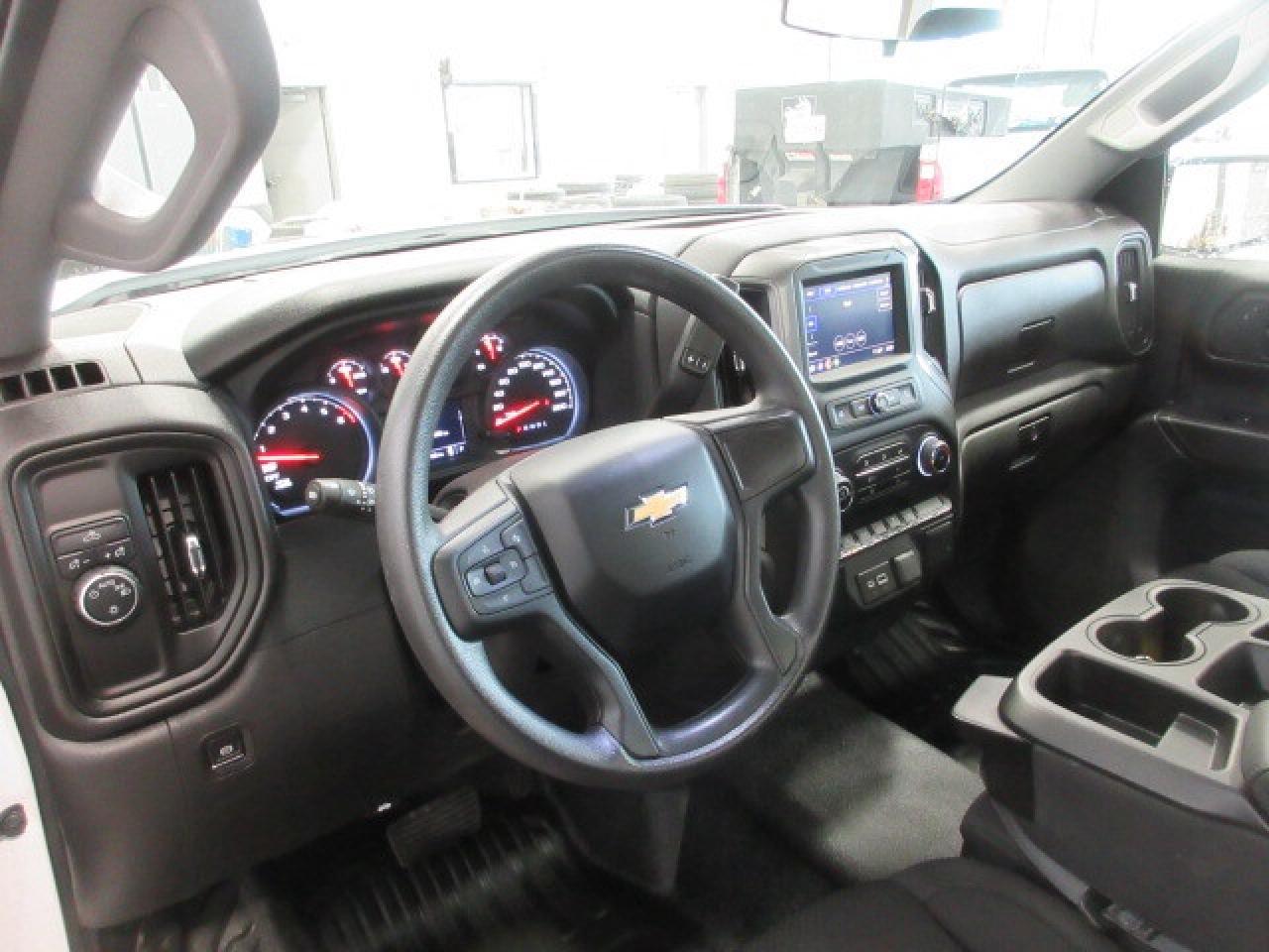 2024 Chevrolet Silverado 1500 2WD 5.3L LONGBOX REG CAB, A/C, APPLE/ANDROID, 12K! Photo