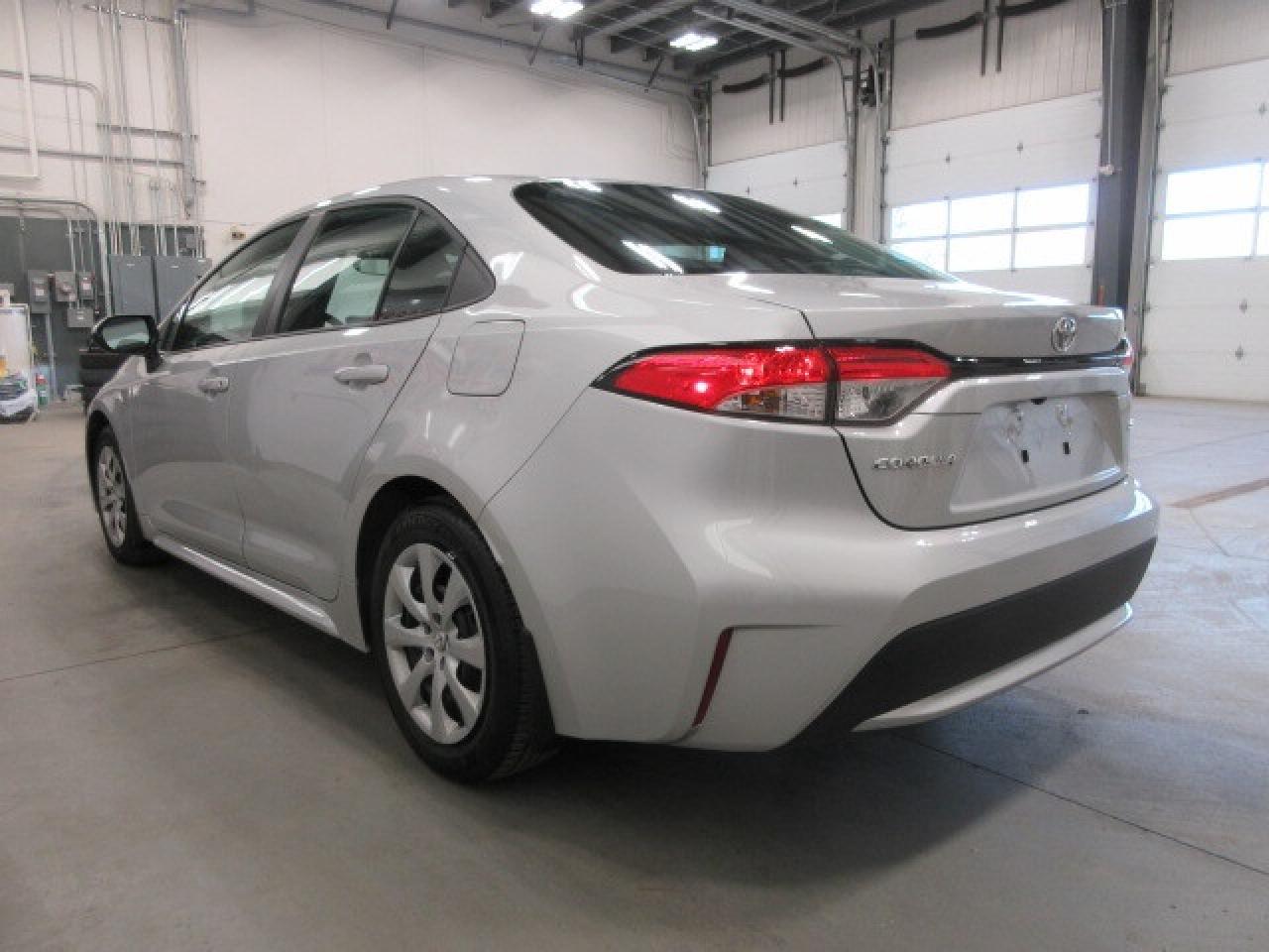 2022 Toyota Corolla LE, HTD. SEATS, AUTO, A/C, BT, CAMERA, JUST 16K! Photo