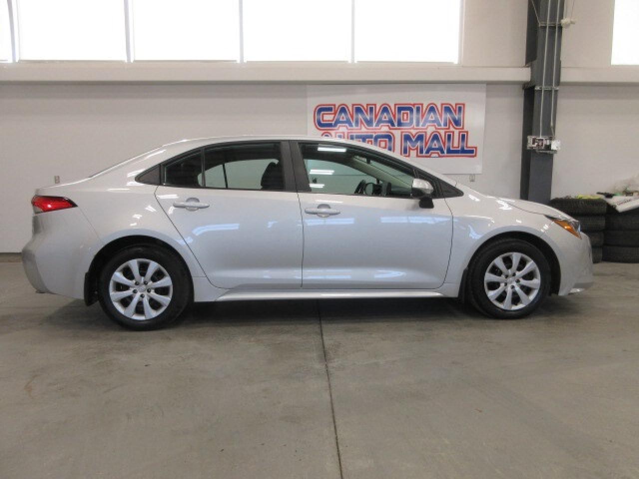 2022 Toyota Corolla LE, HTD. SEATS, AUTO, A/C, BT, CAMERA, JUST 16K! Photo