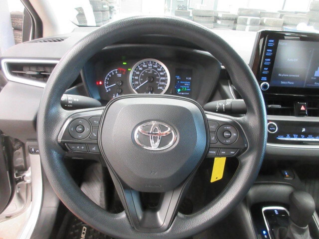 2022 Toyota Corolla LE, HTD. SEATS, AUTO, A/C, BT, CAMERA, JUST 16K! Photo