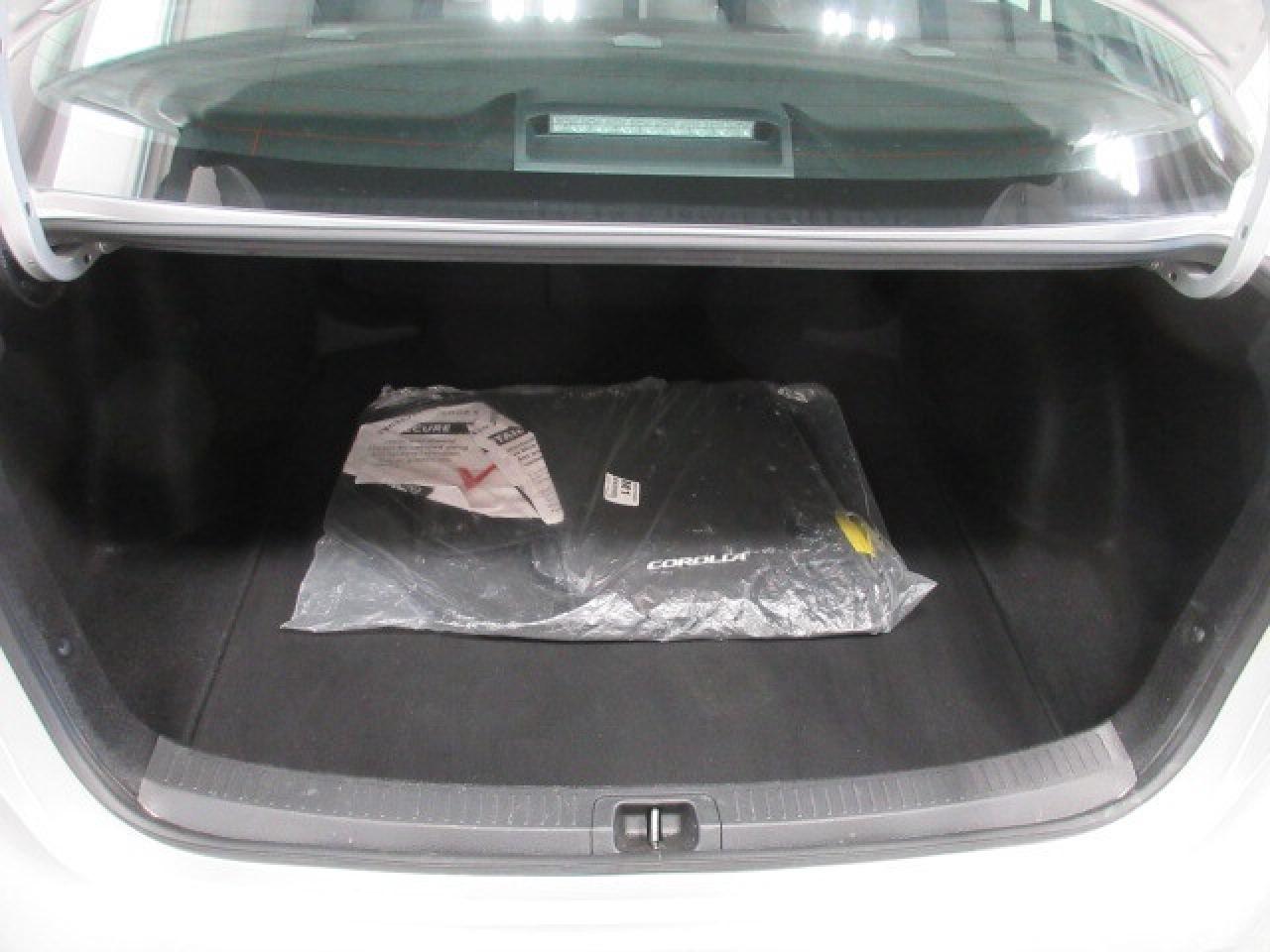 2022 Toyota Corolla LE, HTD. SEATS, AUTO, A/C, BT, CAMERA, JUST 16K! Photo