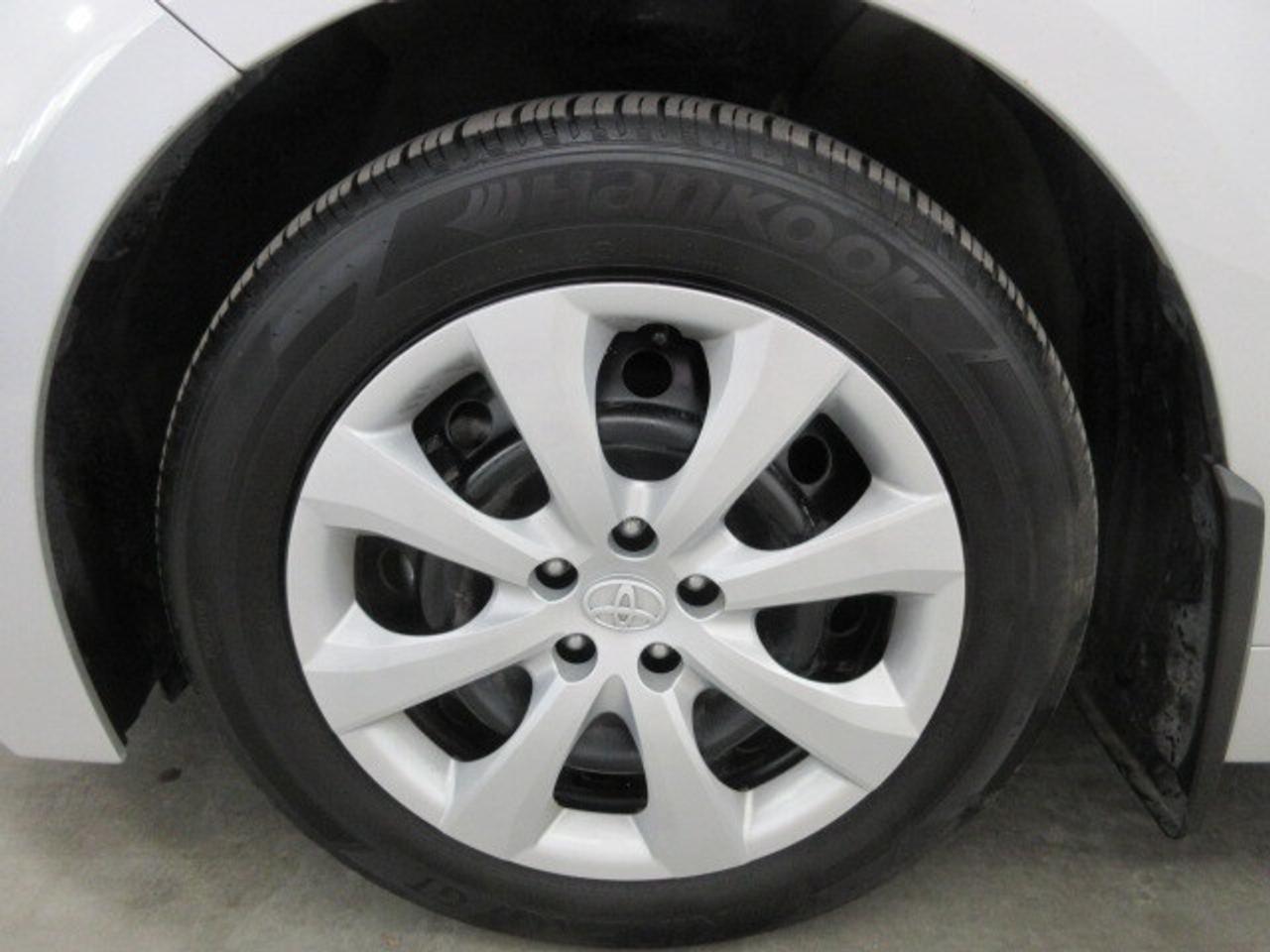 2022 Toyota Corolla LE, HTD. SEATS, AUTO, A/C, BT, CAMERA, JUST 16K! Photo