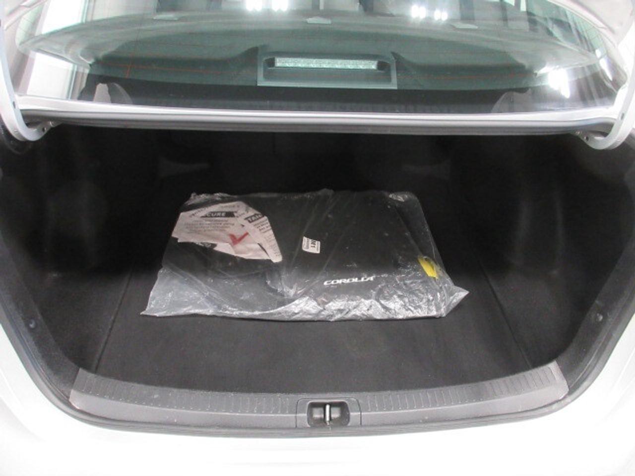 2022 Toyota Corolla LE, HTD. SEATS, AUTO, A/C, BT, CAMERA, JUST 16K! Photo