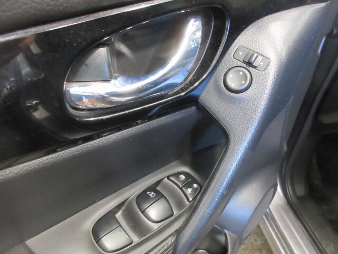 2023 Nissan Qashqai SV AWD, ROOF, APPLE/ANDROID, CAMERA, 44K! Photo