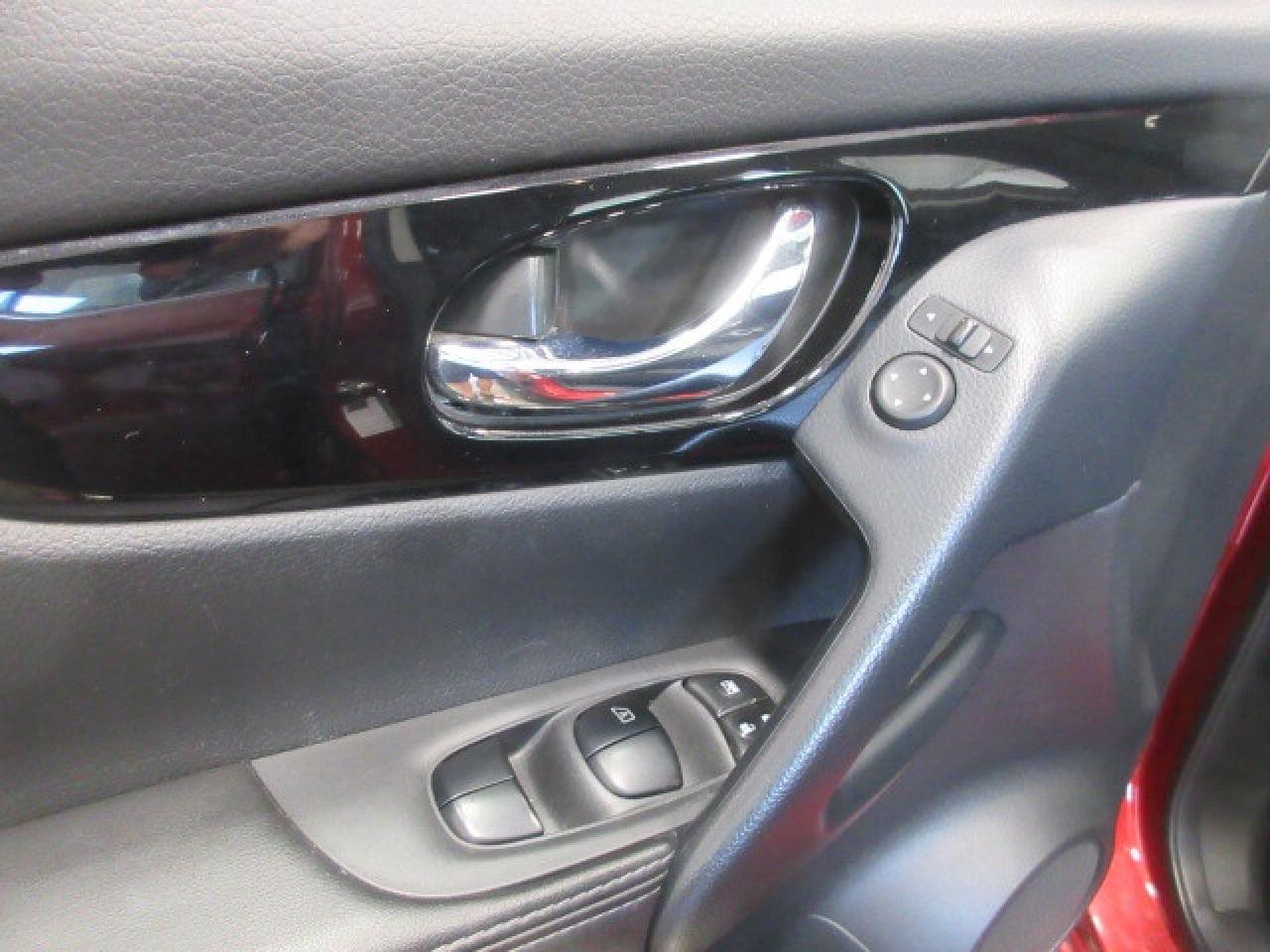 2022 Nissan Qashqai SV AWD, ROOF, APPLE/ANDROID, HTD. SEATS, 36K! Photo