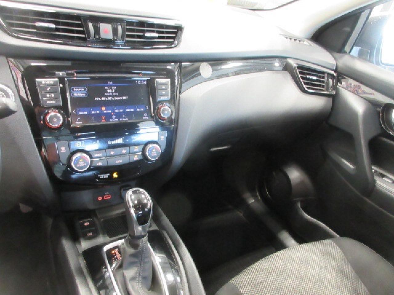 2022 Nissan Qashqai SV AWD, ROOF, APPLE/ANDROID, HTD. SEATS, 36K! Photo