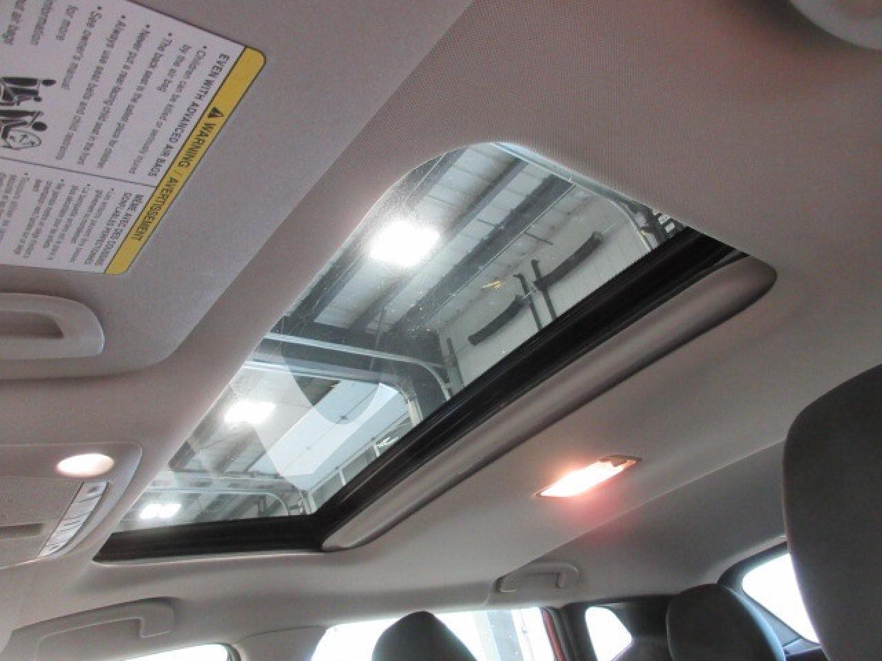 2022 Nissan Qashqai SV AWD, ROOF, APPLE/ANDROID, HTD. SEATS, 36K! Photo