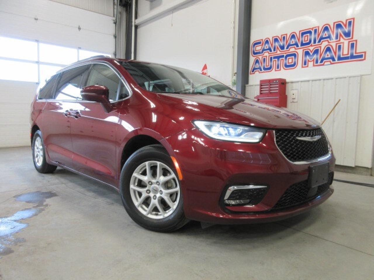 2022 Chrysler Pacifica TOURING L, HTD. LEATHER, APPLE/ANDROID, 122K! Photo