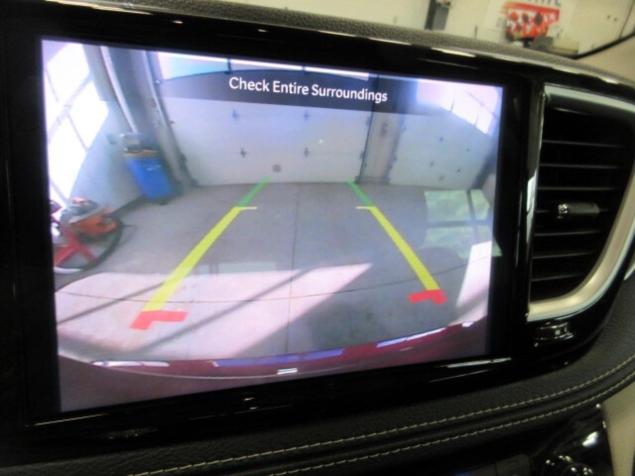 2022 Chrysler Pacifica TOURING L, HTD. LEATHER, APPLE/ANDROID, 122K! Photo