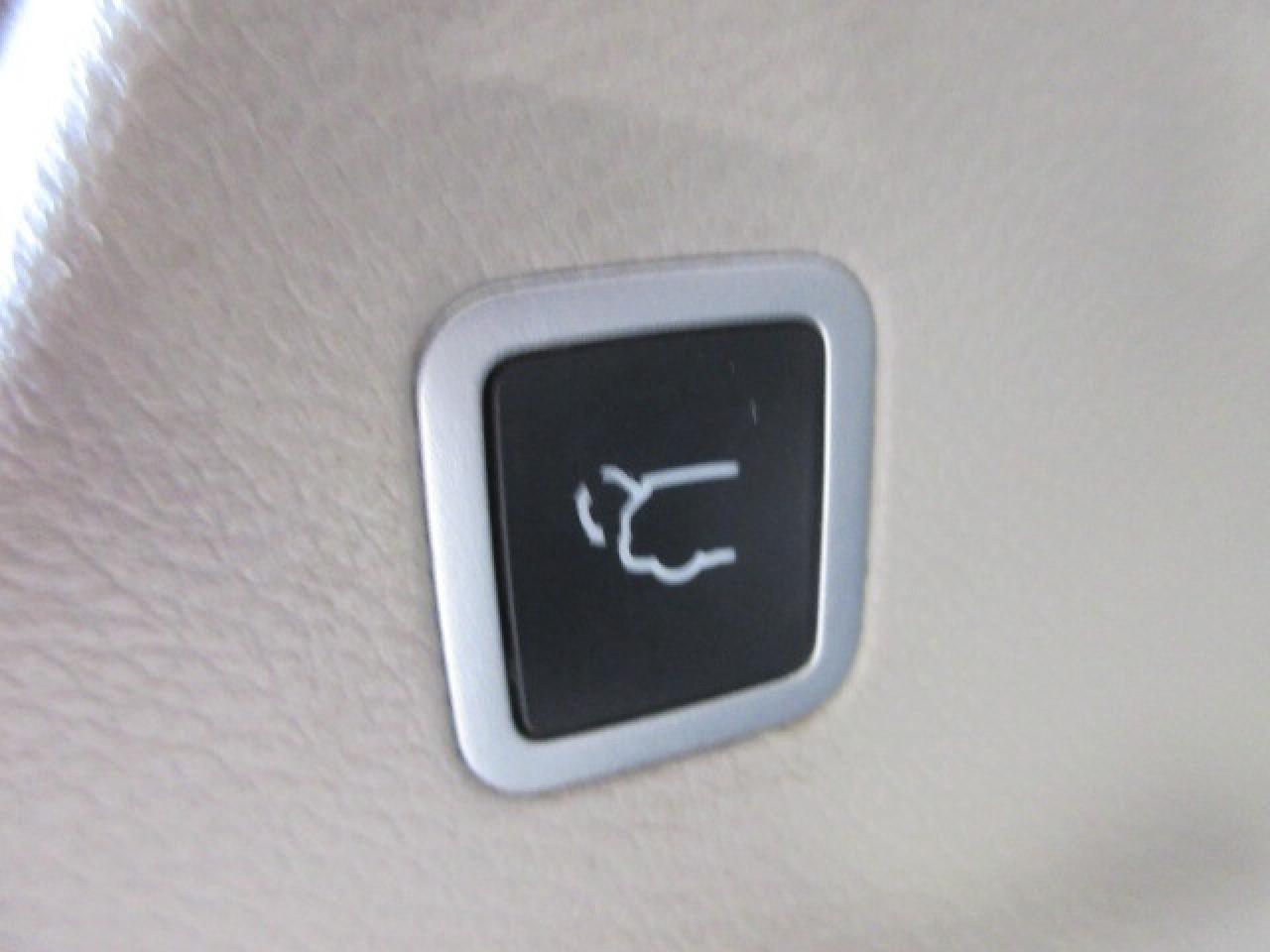 2022 Chrysler Pacifica TOURING L, HTD. LEATHER, APPLE/ANDROID, 122K! Photo