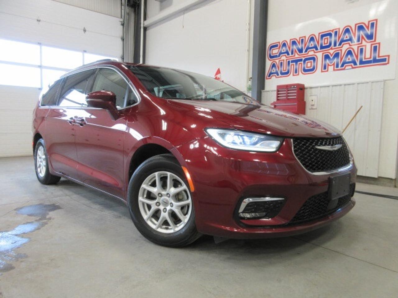 2022 Chrysler Pacifica TOURING L, HTD. LEATHER, APPLE/ANDROID, 122K! Photo