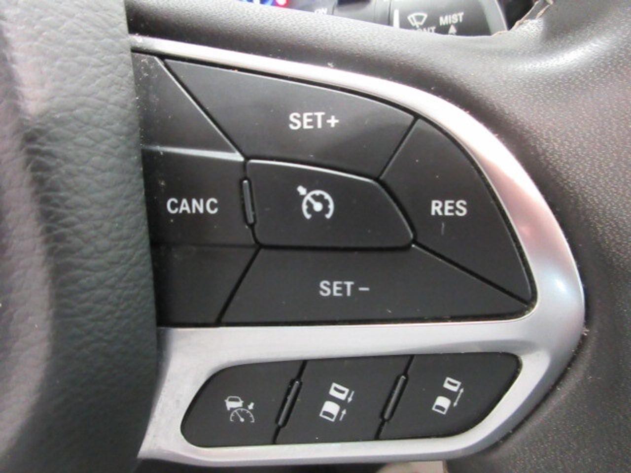 2022 Chrysler Pacifica TOURING L, HTD. LEATHER, APPLE/ANDROID, 122K! Photo