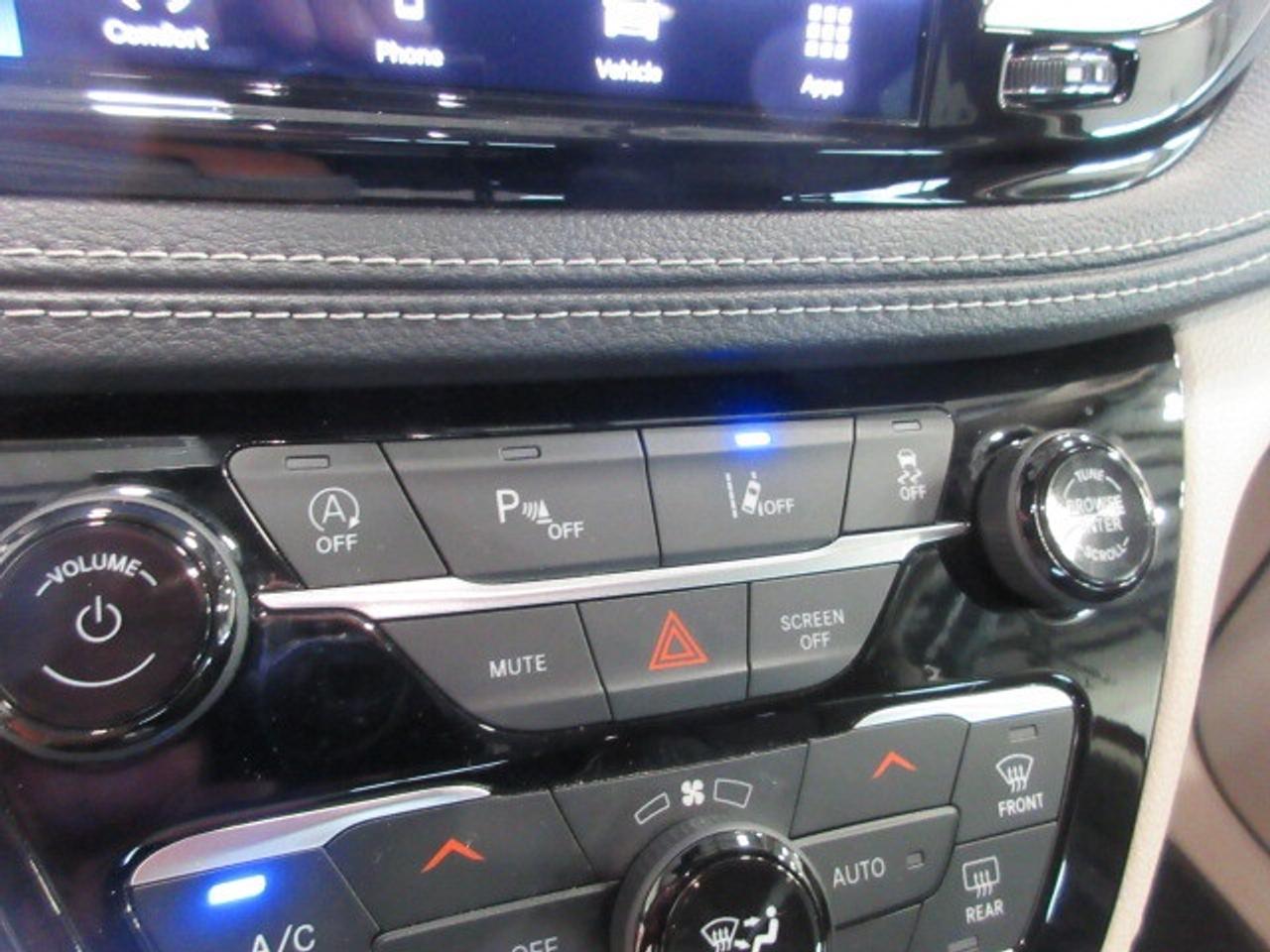 2022 Chrysler Pacifica TOURING L, HTD. LEATHER, APPLE/ANDROID, 122K! Photo