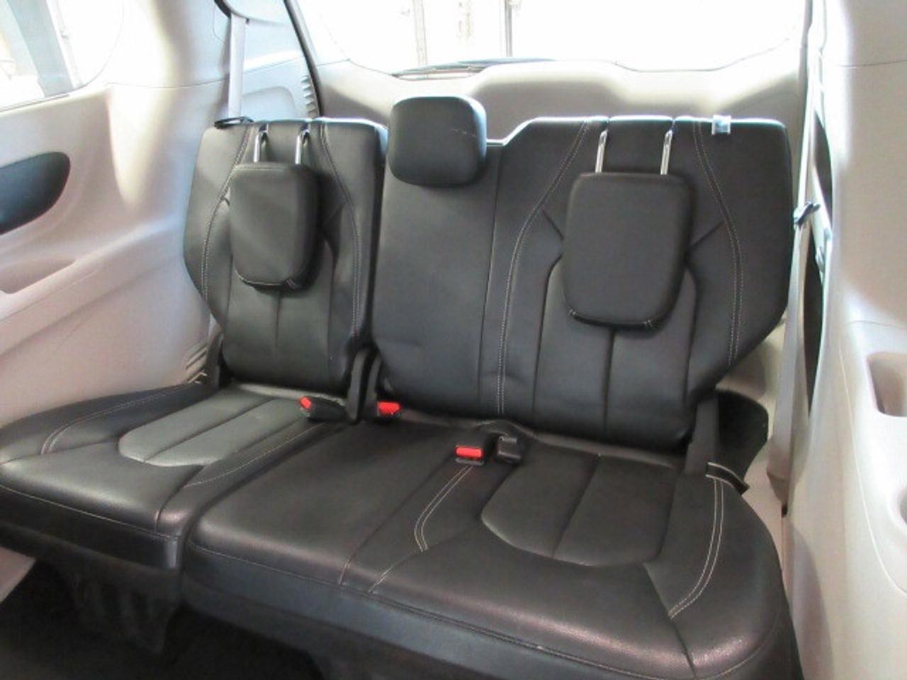 2022 Chrysler Pacifica TOURING L, HTD. LEATHER, APPLE/ANDROID, 122K! Photo