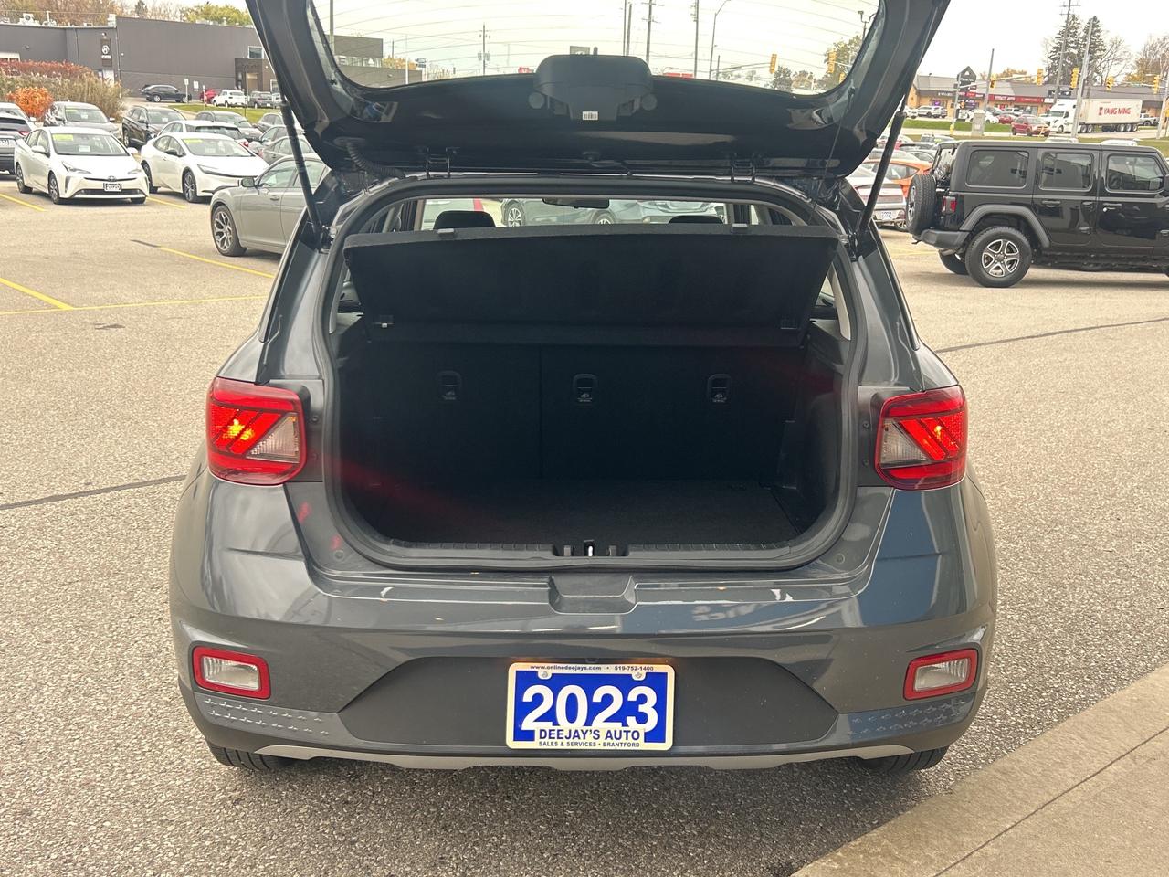 2023 Hyundai Venue Preferred   Factory Warranty   Clean Carfax Photo4