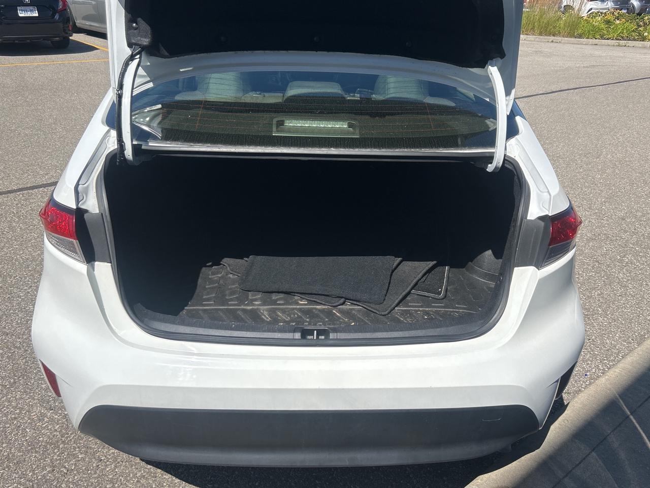 2023 Toyota Corolla Hybrid LE CVT   Clean Carfax Photo4