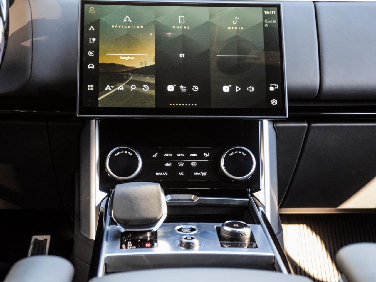 2023 Land Rover Range Rover LWB Photo