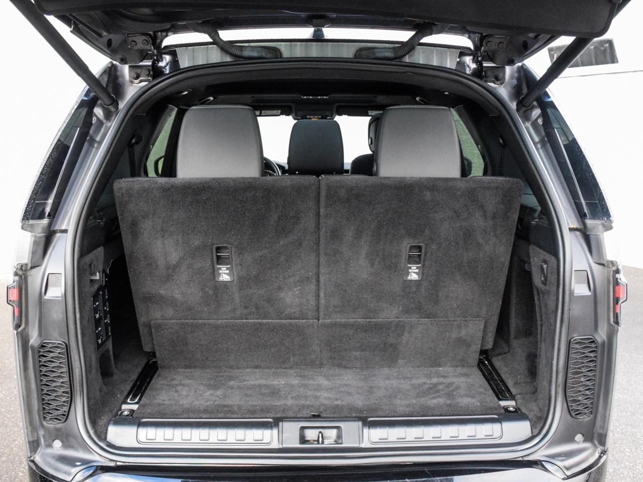 2022 Land Rover Discovery P300 R-Dynamic S Photo