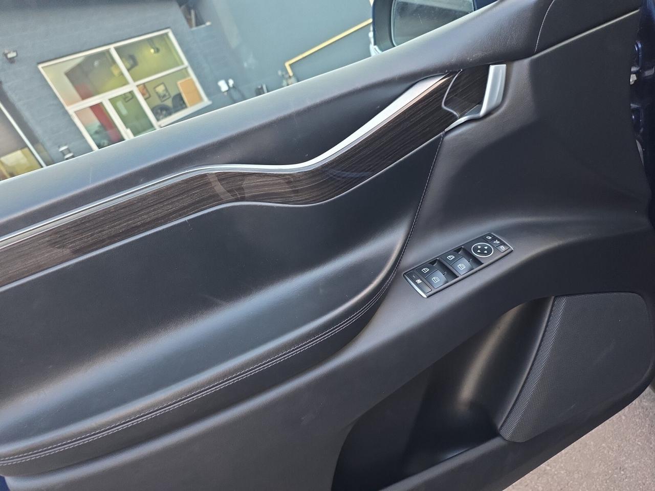 2016 Tesla Model X 90D AWD * 6 PASSENGERS / AUTO PILOT / DRIVER ASSIS Photo