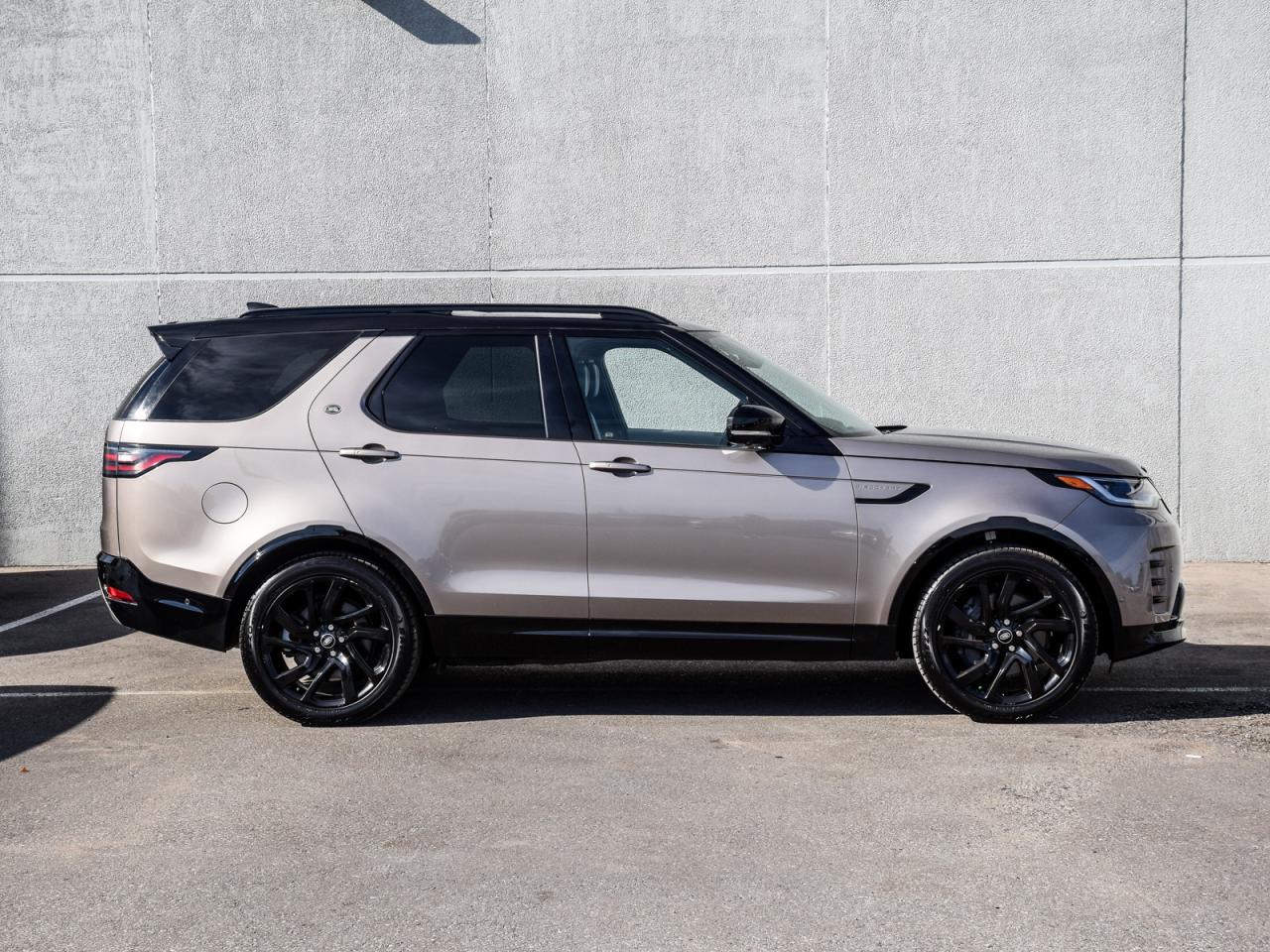 2023 Land Rover Discovery P360 R-Dynamic HSE Photo