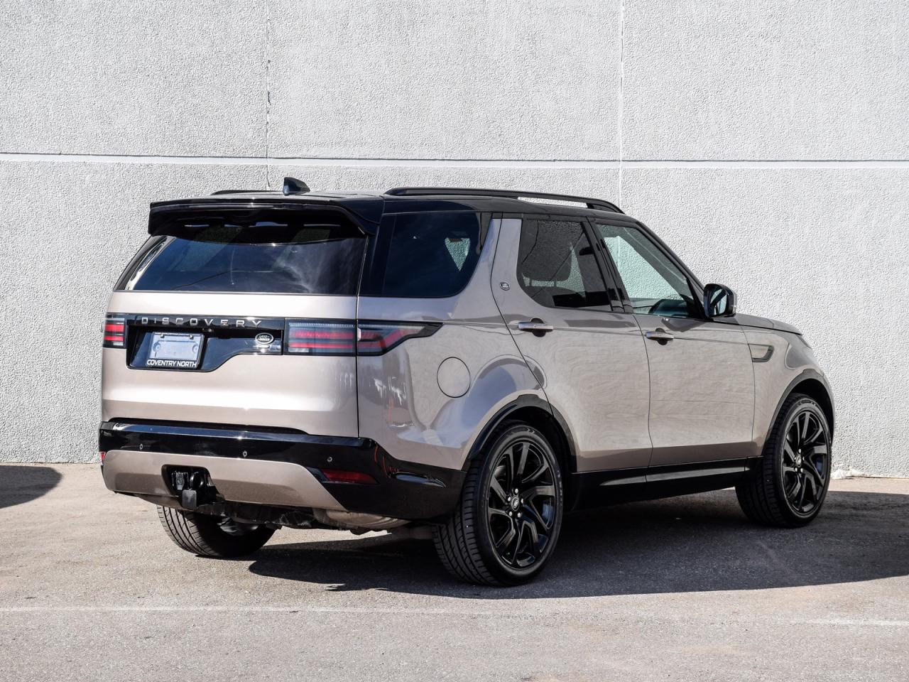 2023 Land Rover Discovery P360 R-Dynamic HSE Photo3