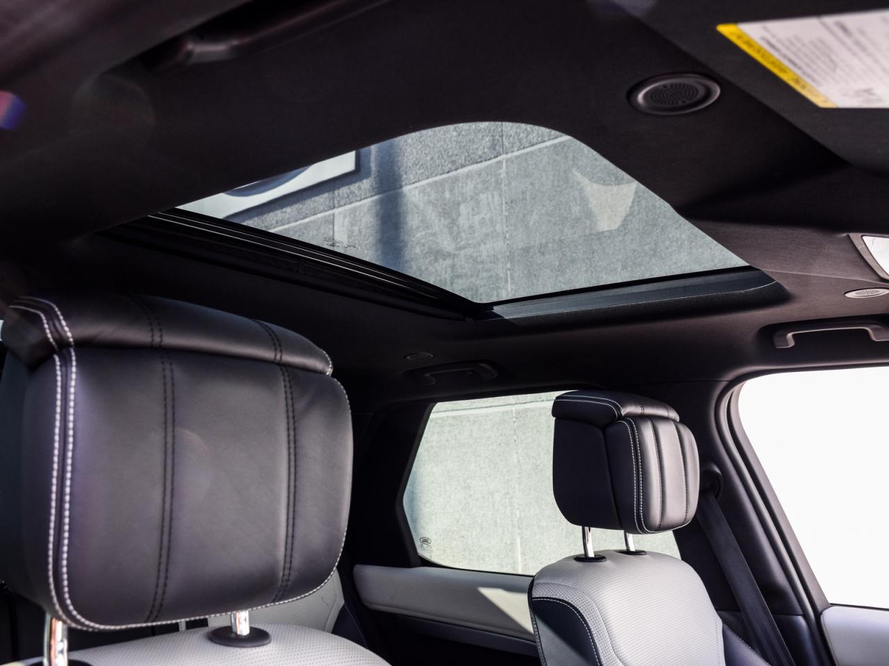 2023 Land Rover Discovery P360 R-Dynamic HSE Photo